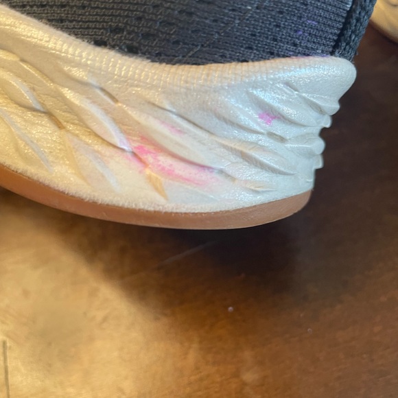 SOLD- Gently used New Balance sneakers - Picture 6 of 6